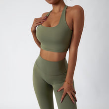 Load image into Gallery viewer, MUMANAIXI 3-Piece Seamless Moisture-Wicking Workout Set for Women - Gym, Fitness, Running, Yoga Sportswear (Green 2pcs)